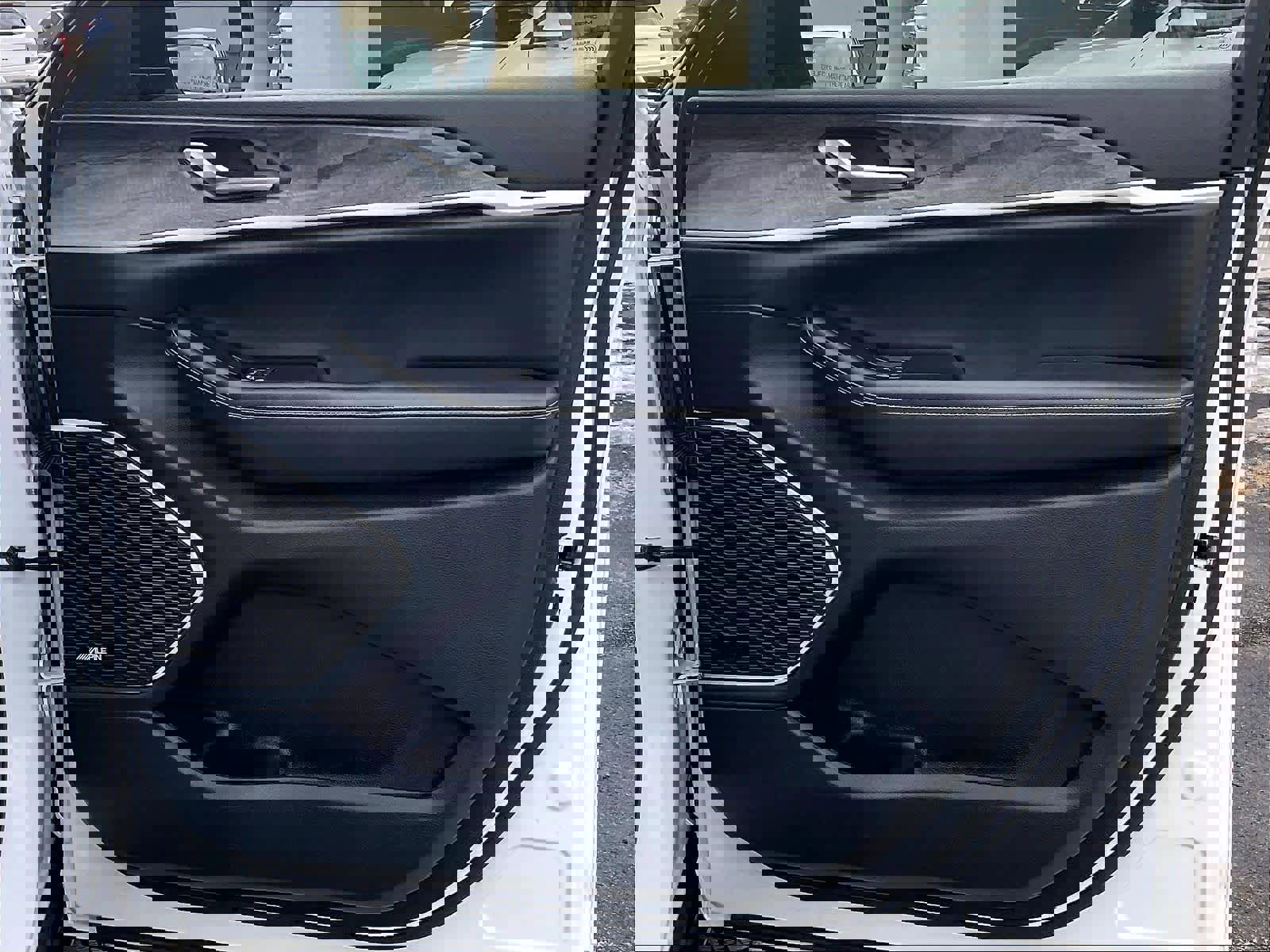 Used 2023 Jeep Grand Cherokee 4WD 4xe image 12