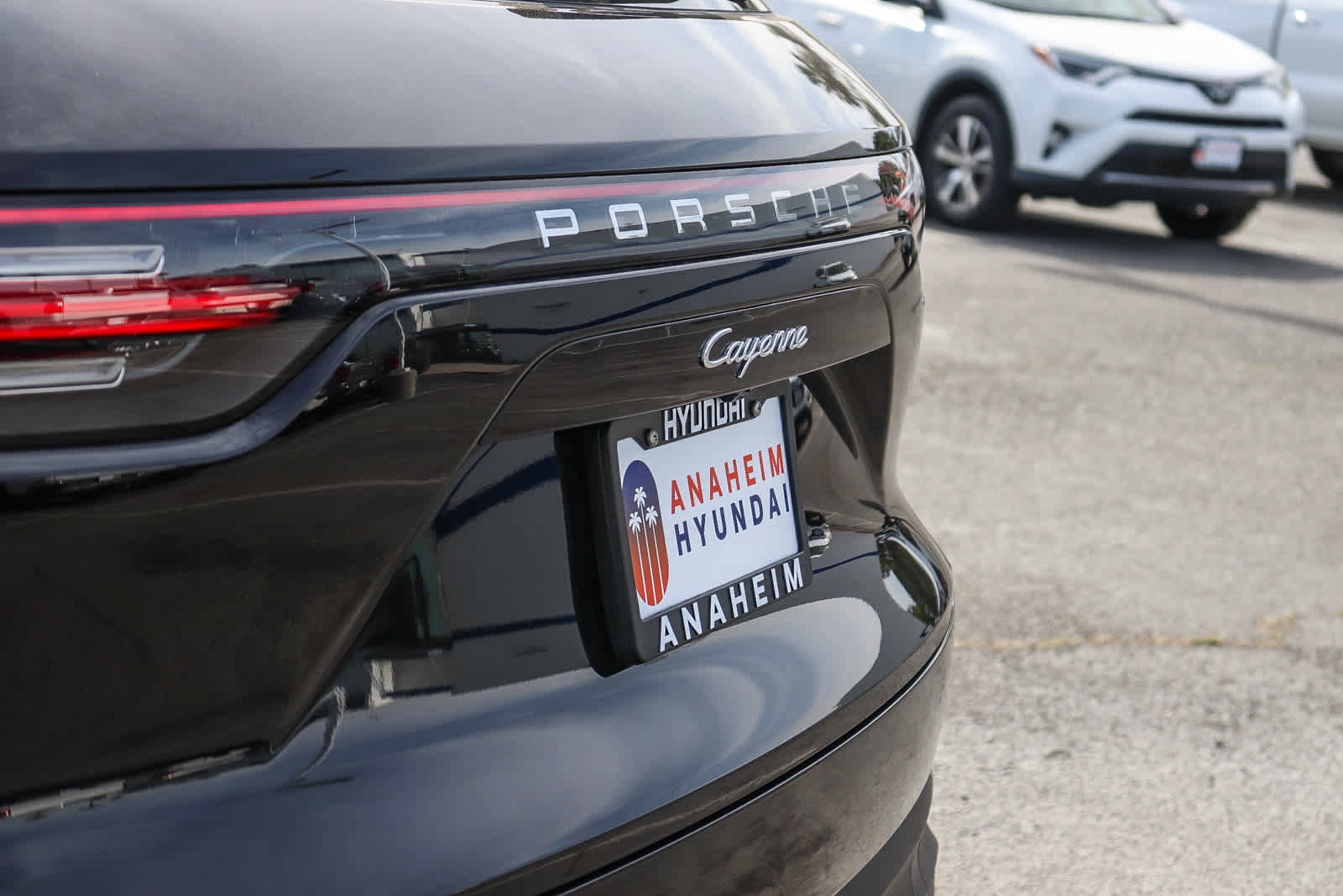 Used 2021 Porsche Cayenne w/ Driver Memory Package image 8