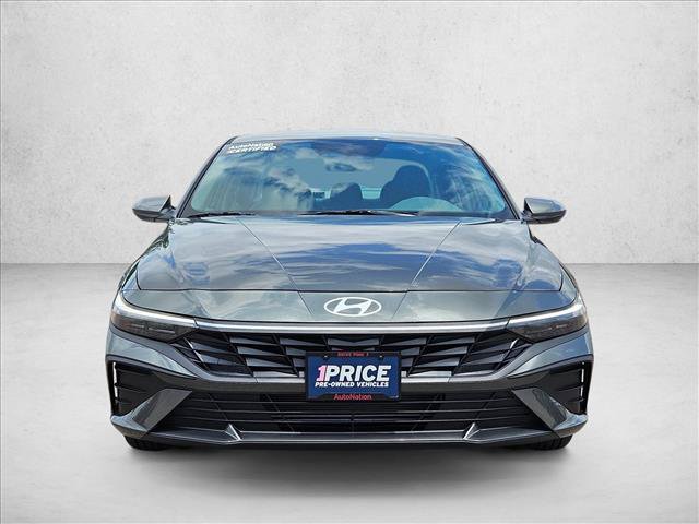 Used 2026 Hyundai Elantra SE FWD image 2