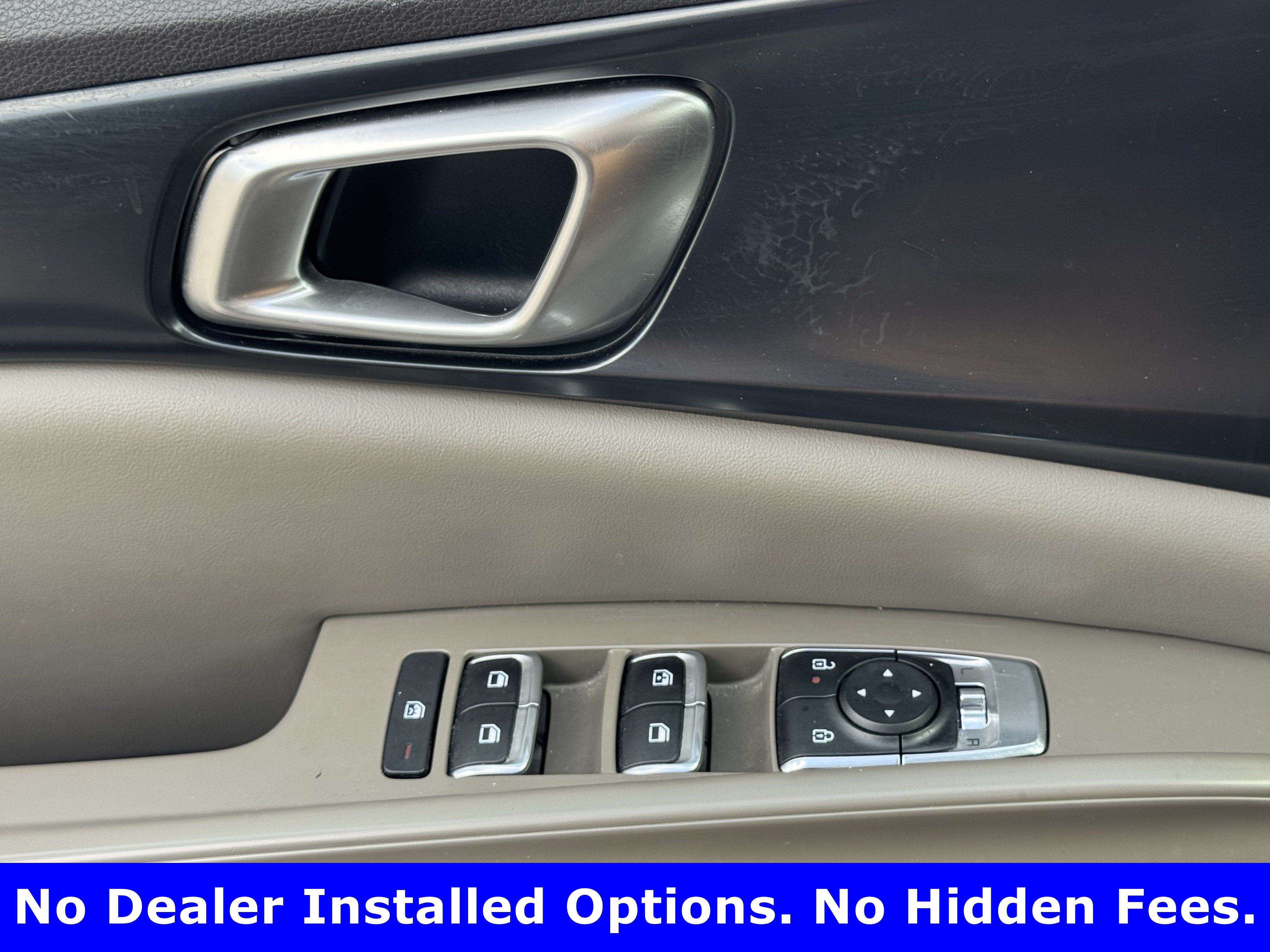 Used 2025 Kia Carnival FWD image 22