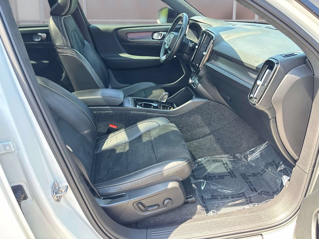 Used 2021 Volvo XC40 P8 Recharge w/ Advanced Package AWD/4WD image 18