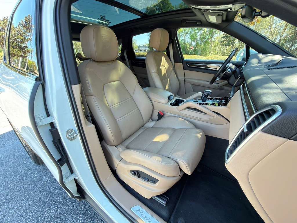 Certified 2023 Porsche Cayenne Platinum Edition image 18