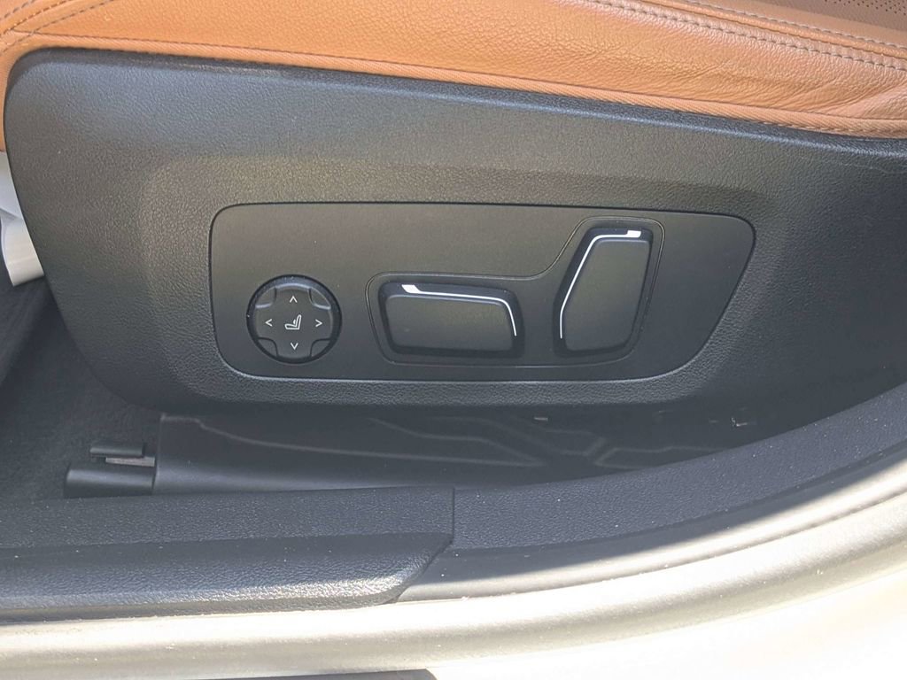 Used 2024 BMW 330e RWD image 17