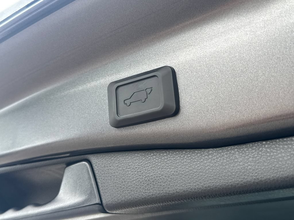 Used 2025 Toyota RAV4 XLE w/ Convenience Package AWD/4WD image 8