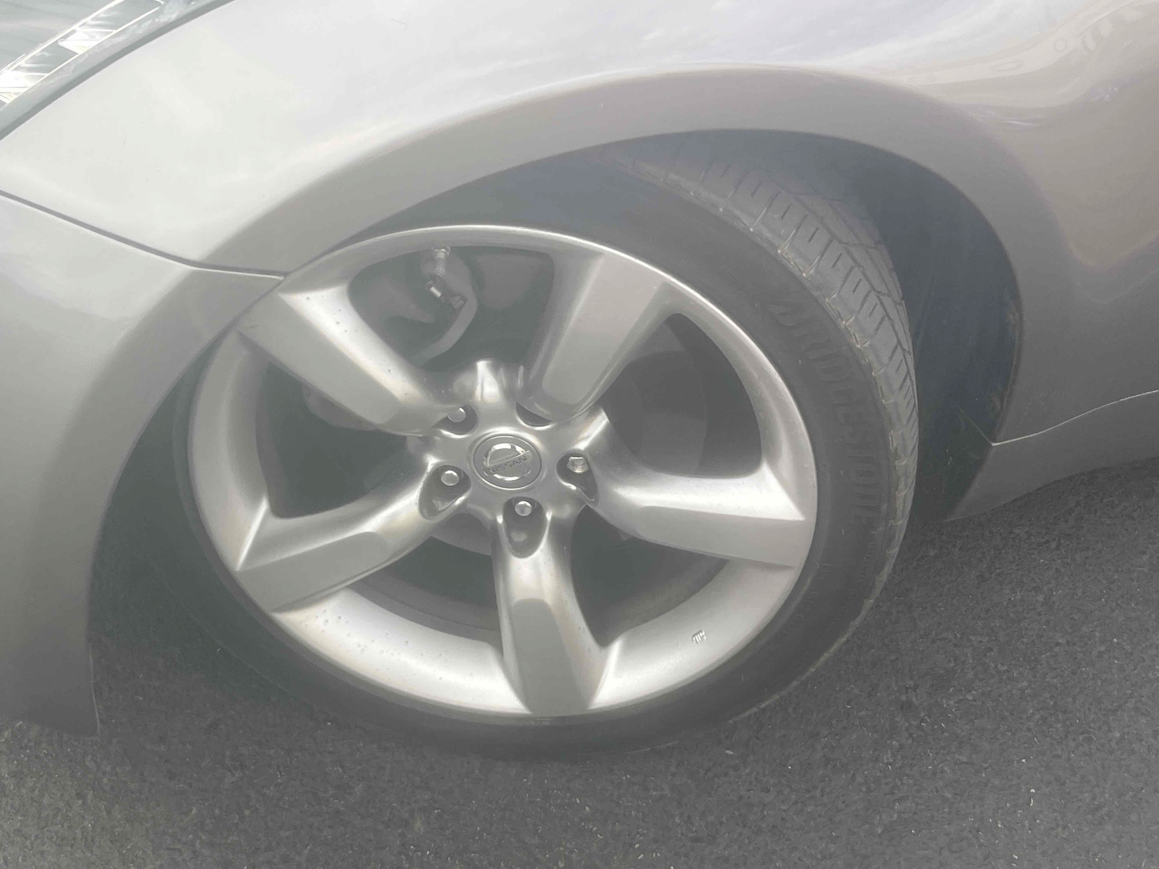 Used 2009 Nissan 350Z Touring RWD image 9