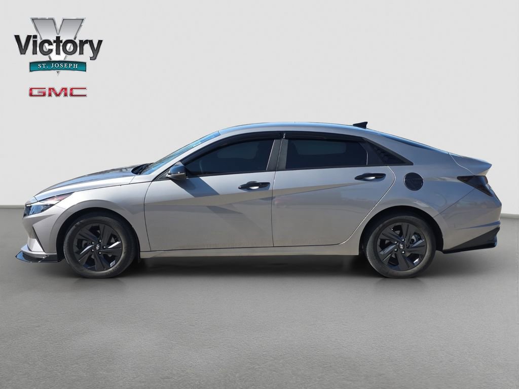 Used 2023 Hyundai Elantra SEL w/ Cargo Package image 6
