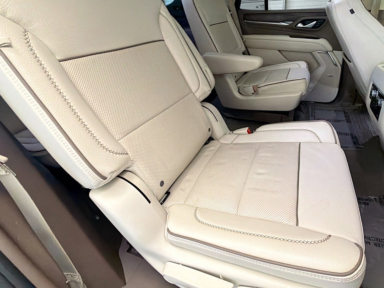 Used 2023 GMC Yukon Denali RWD image 14