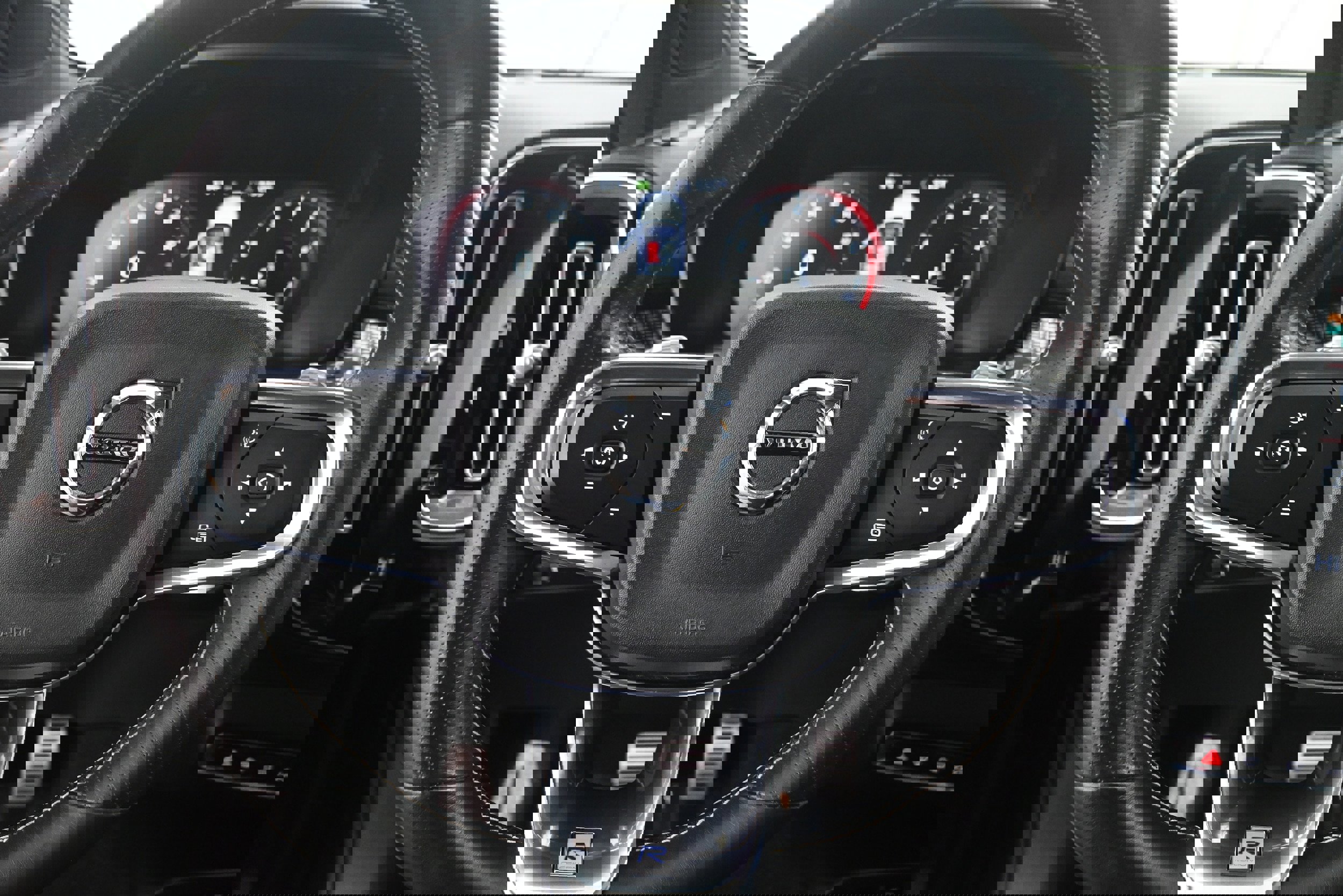 Used 2020 Volvo XC40 T5 R-Design image 10