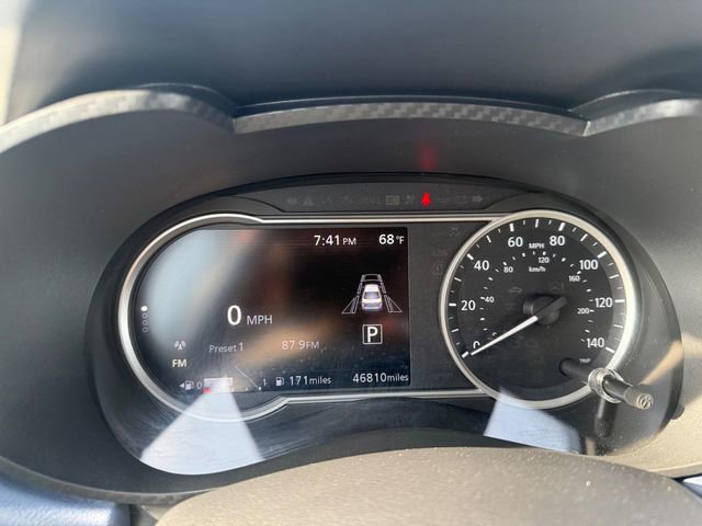 Used 2023 Nissan Versa SV FWD image 5