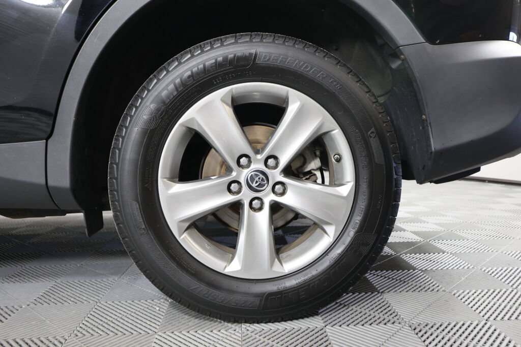 Used 2015 Toyota RAV4 XLE AWD/4WD image 8