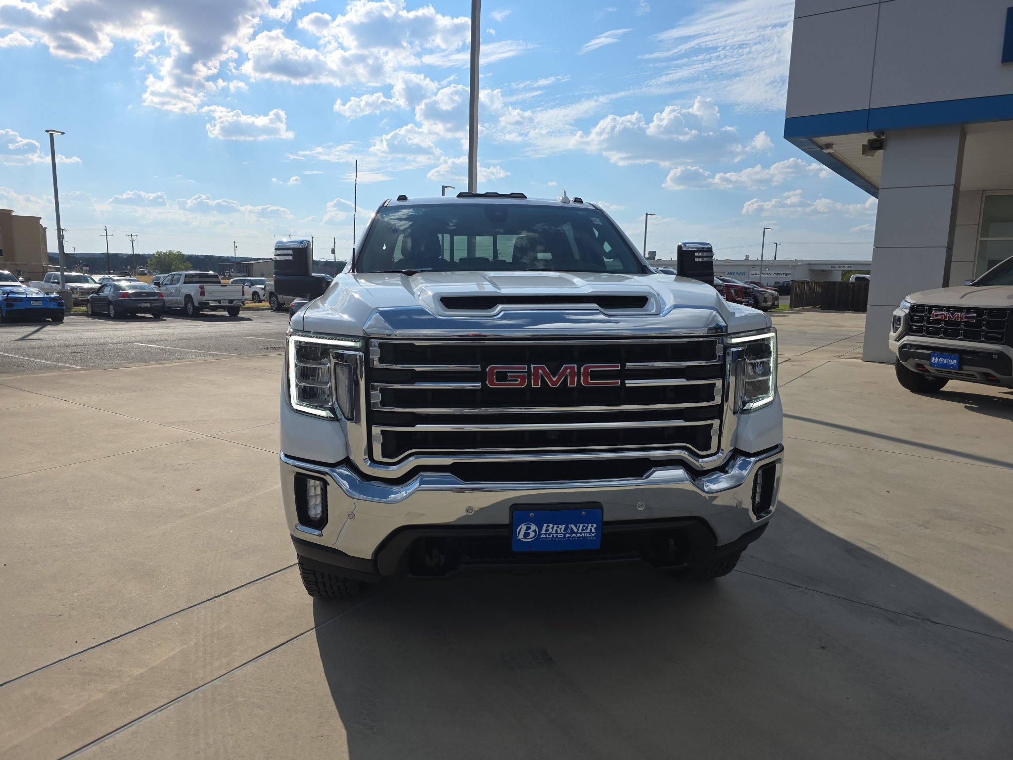Used 2021 GMC Sierra 2500 SLT w/ Texas SLT Premium Package AWD/4WD image 2