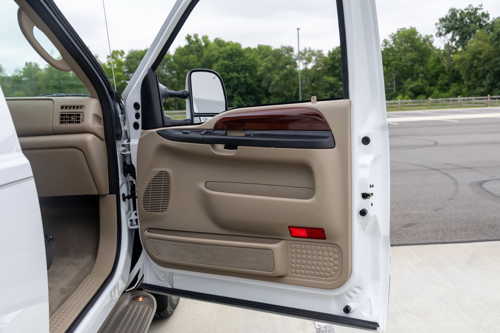 Used 2005 Ford Excursion Eddie Bauer AWD/4WD image 38