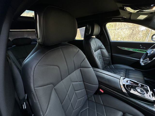 Used 2023 BMW 740i w/ Parking Assistance Package image 55