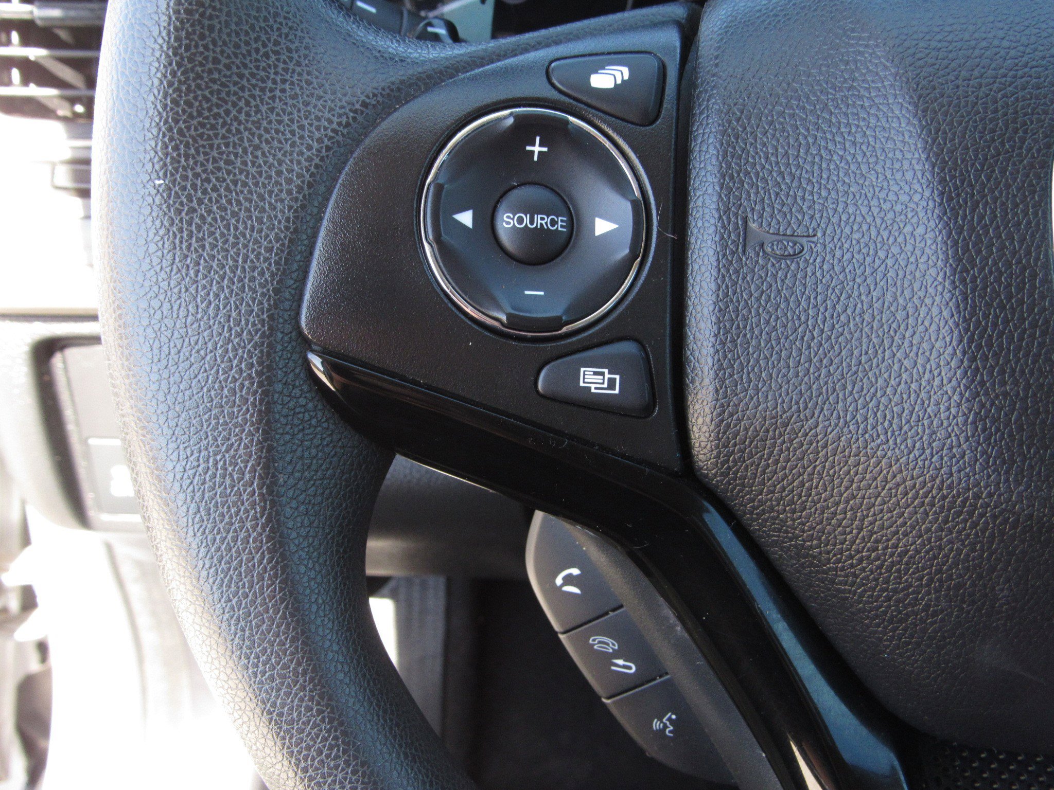 Used 2018 Honda HR-V EX image 24