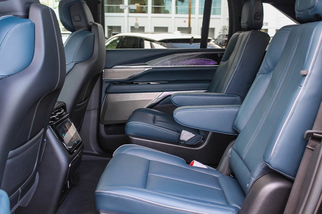 Used 2025 Cadillac Escalade IQ Sport 2 image 21