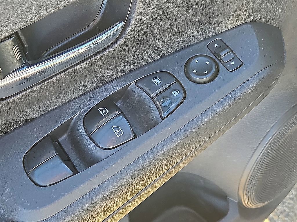 Used 2024 Nissan Kicks SV image 23