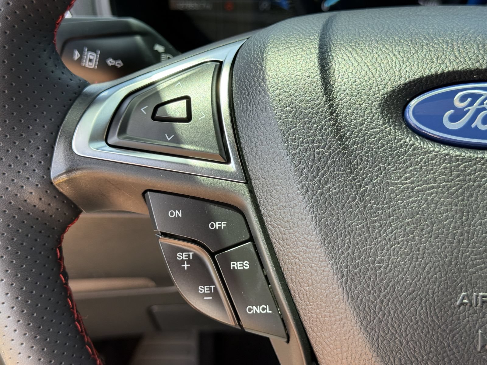 Certified 2024 Ford Edge ST-Line AWD/4WD image 34