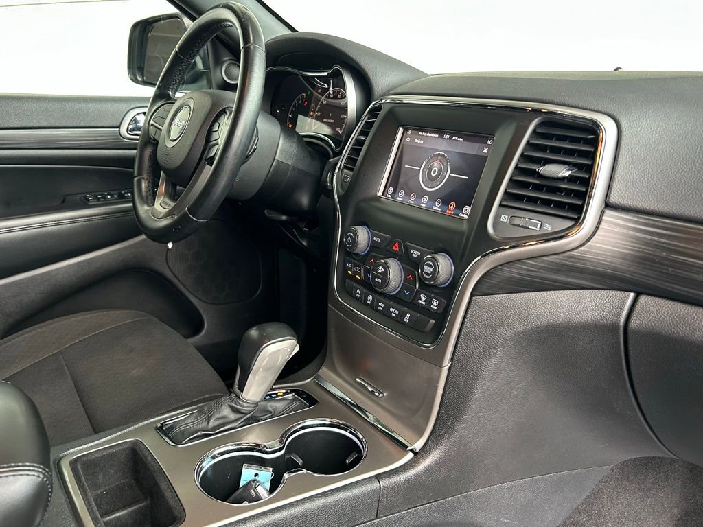 Used 2019 Jeep Grand Cherokee Laredo image 25