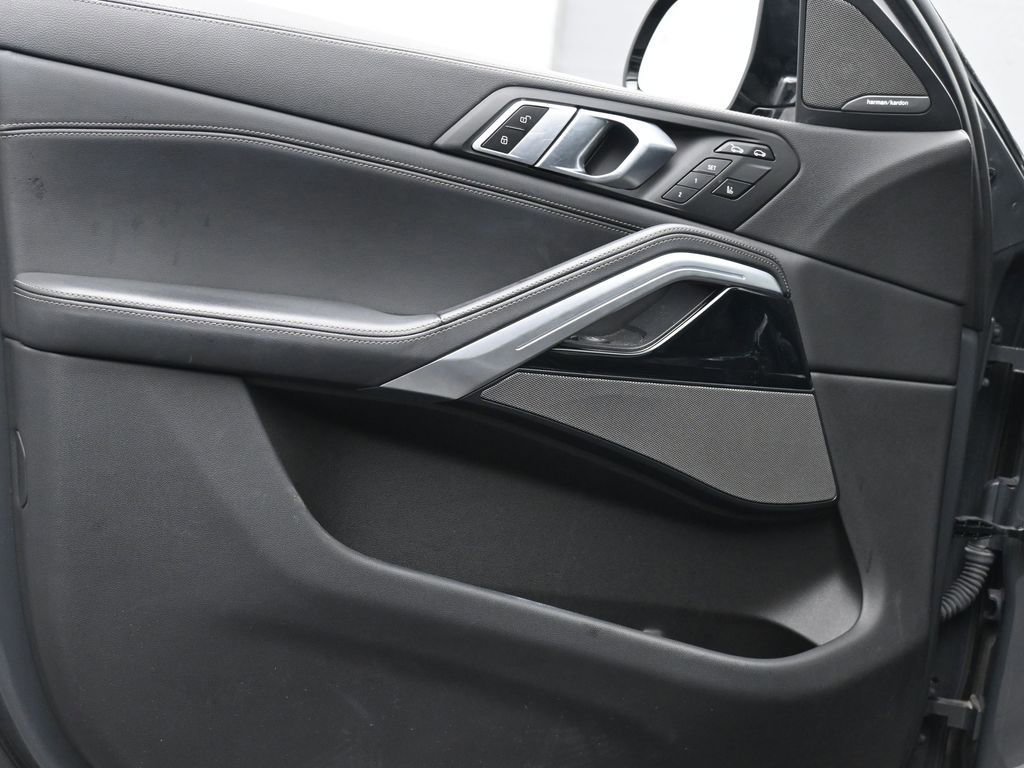 Used 2023 BMW X6 M50i w/ Premium Enhanced Package image 9