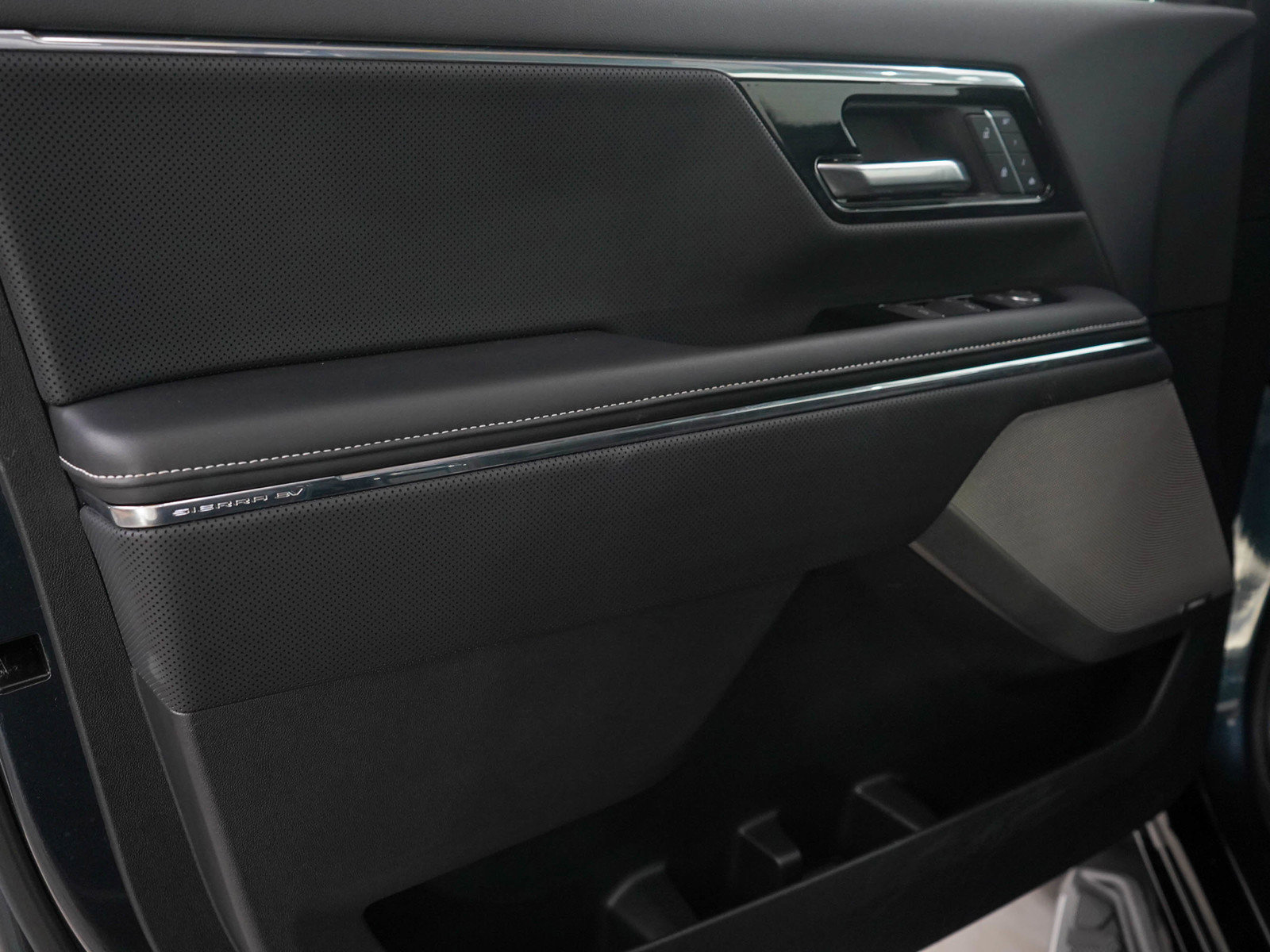 Used 2025 GMC Sierra EV Denali image 16