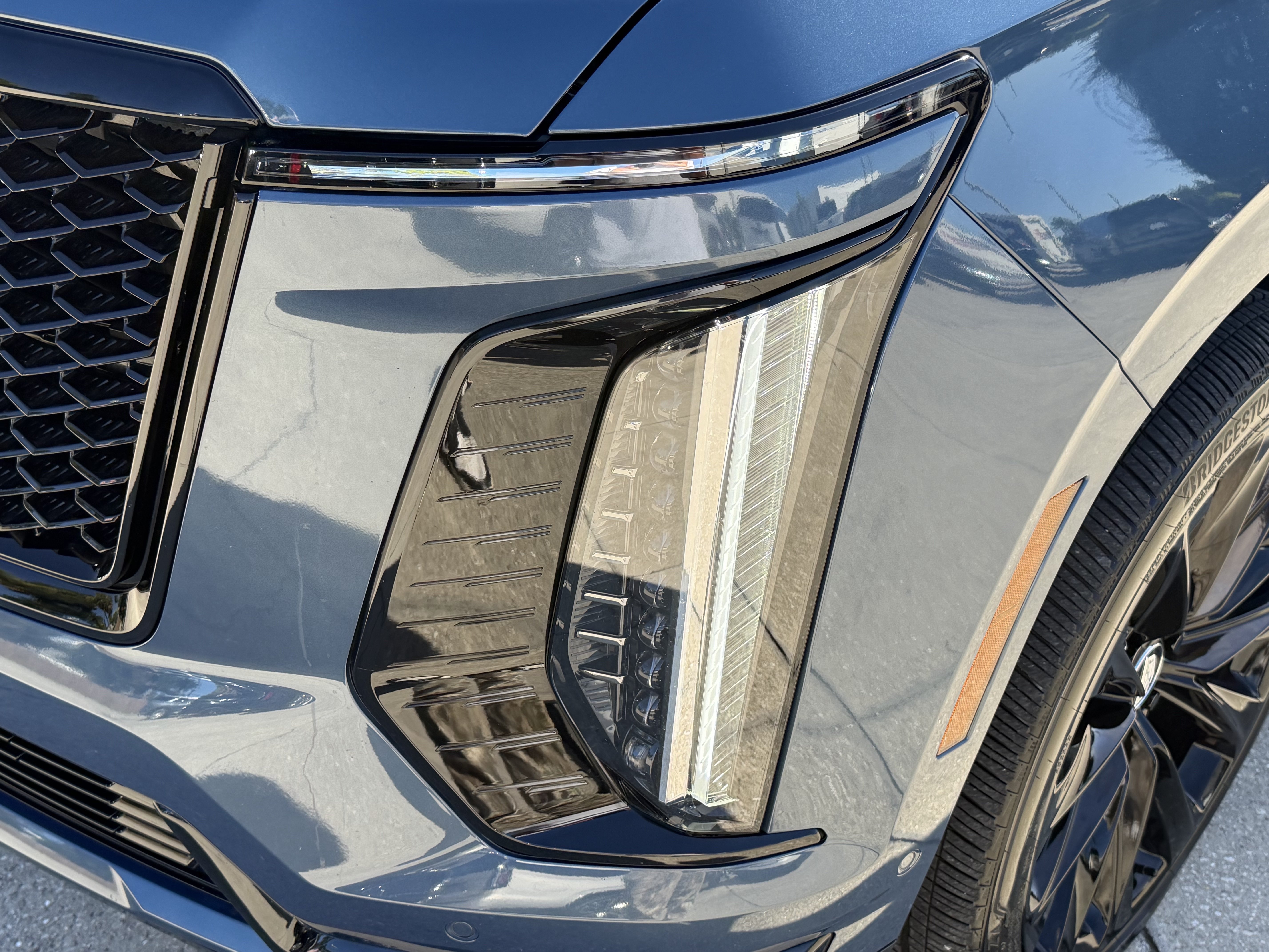 Certified 2026 Cadillac Escalade ESV Platinum Sport w/ LPO, ONYX Package AWD/4WD image 9