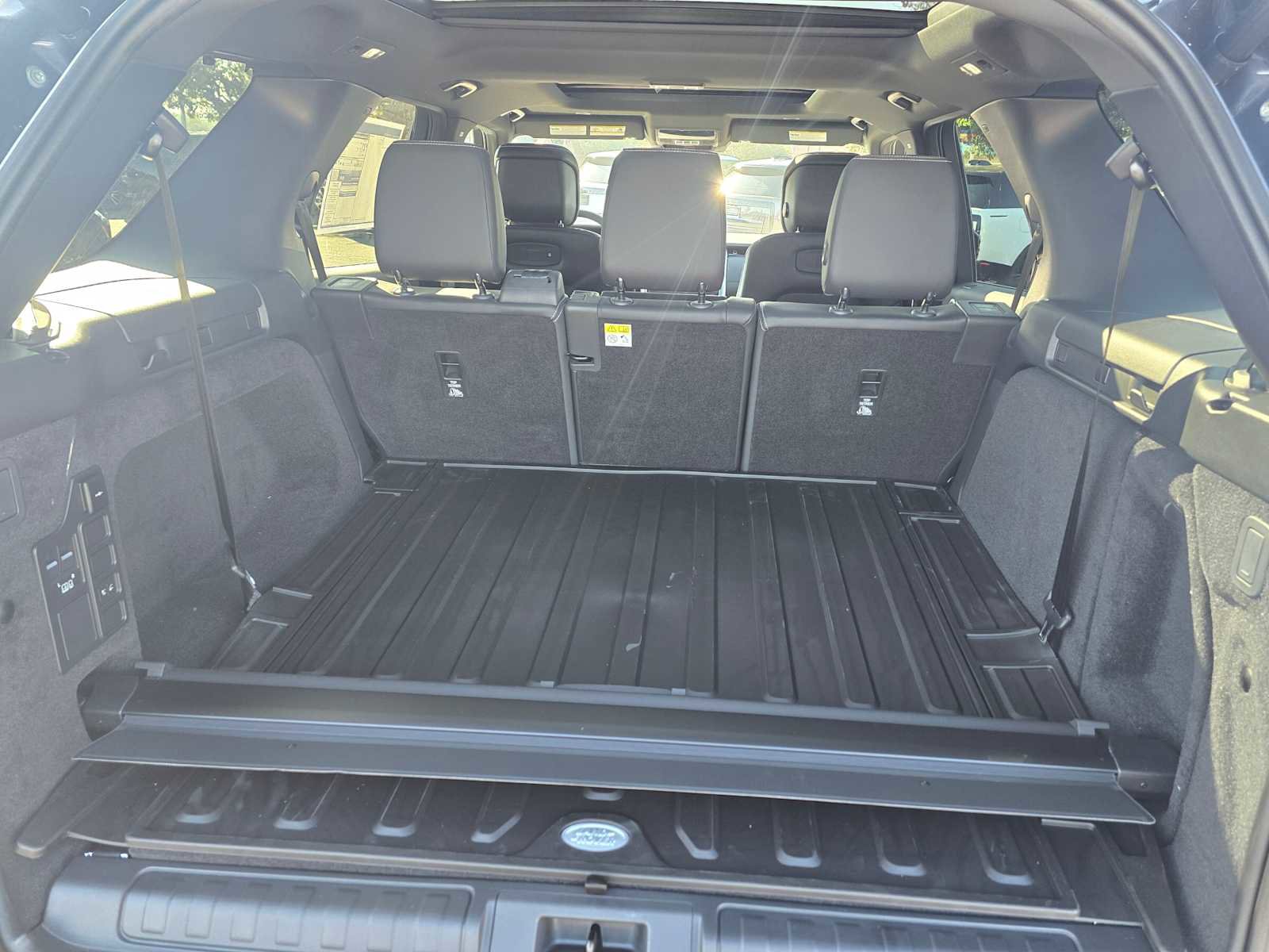 New 2025 Land Rover Discovery S image 18