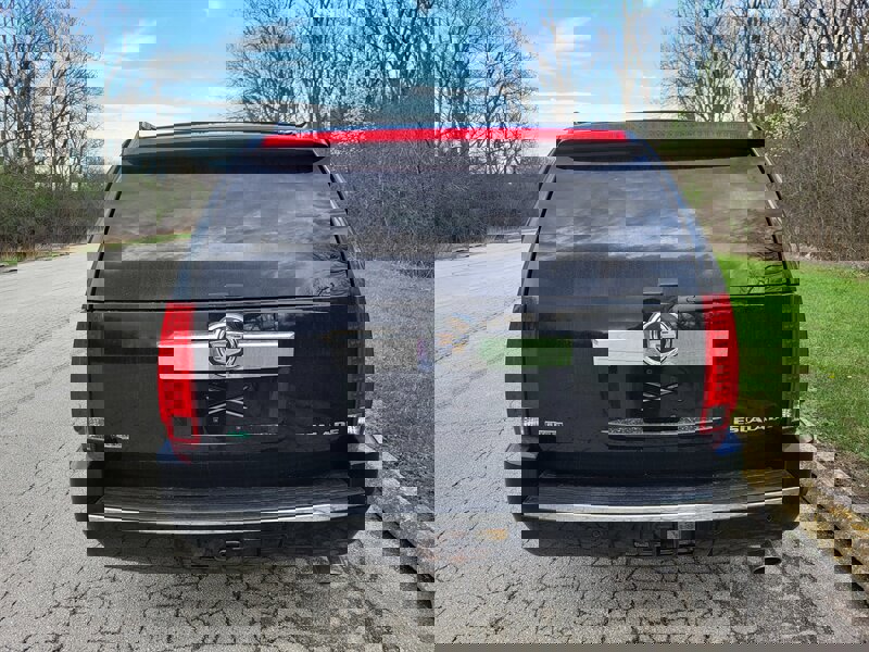 Used 2011 Cadillac Escalade ESV Luxury AWD/4WD image 8