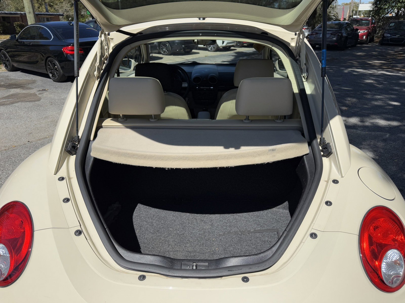 Used 2008 Volkswagen Beetle S image 22