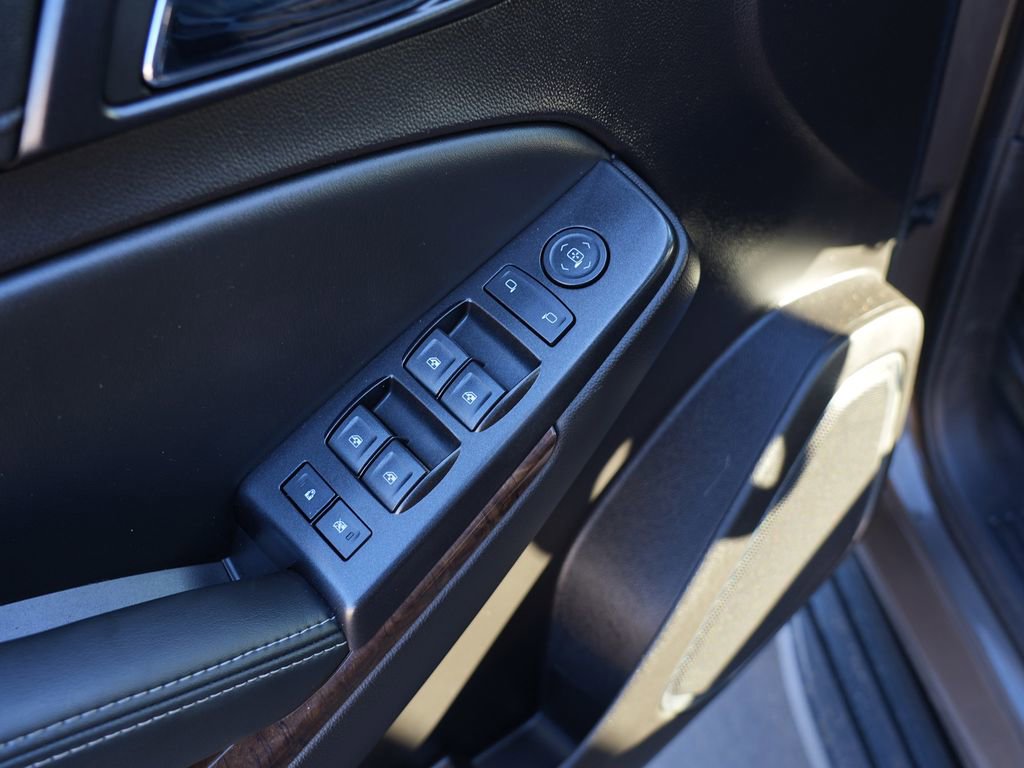 Used 2016 Chevrolet Suburban LS image 16