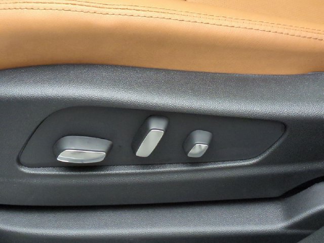 New 2026 Cadillac XT5 Premium Luxury w/ LPO, Floor Liner Package AWD/4WD image 20
