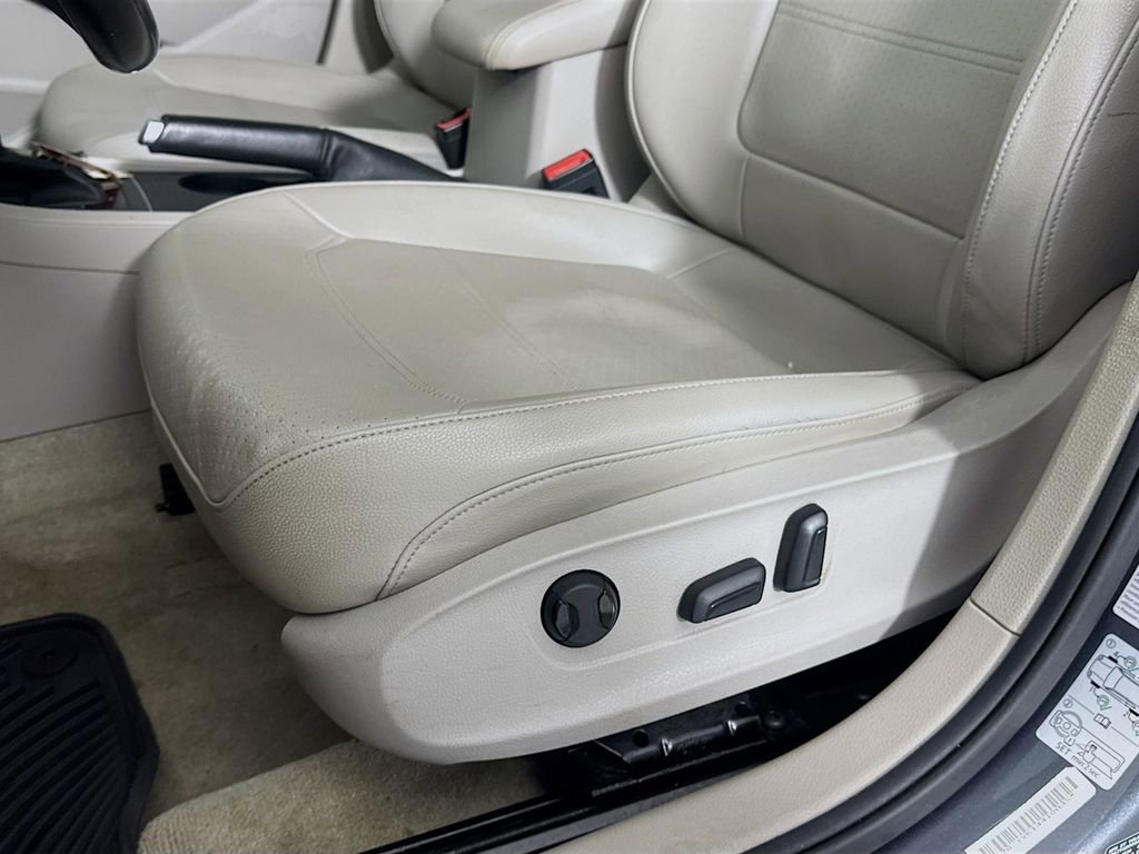 Used 2015 Volkswagen Passat 1.8T Limited Edition image 24