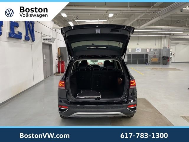 Used 2023 Volkswagen Taos SEL image 9