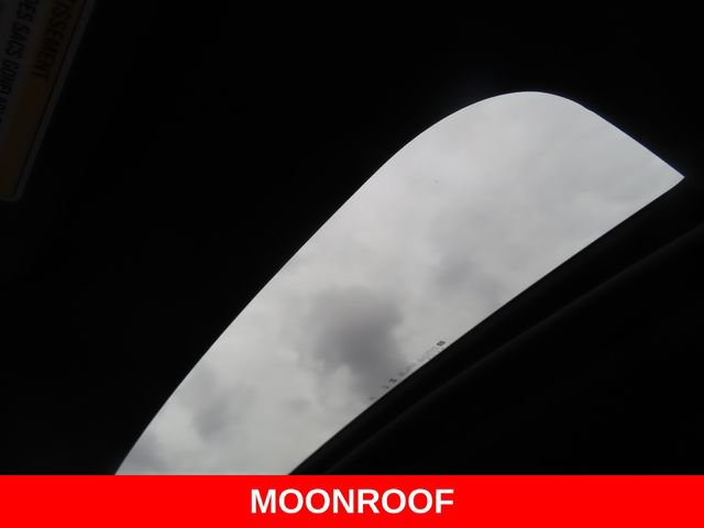 Used 2024 Chevrolet Trax RS w/ Sunroof Package FWD image 5
