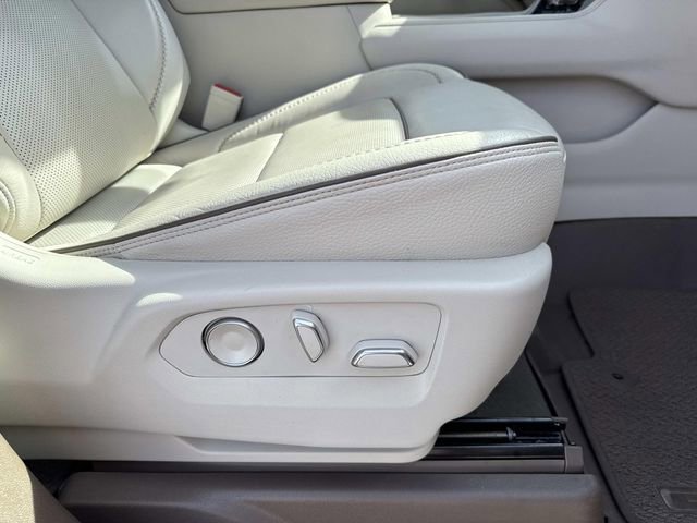 Used 2021 GMC Yukon XL Denali w/ Denali Premium Package image 31