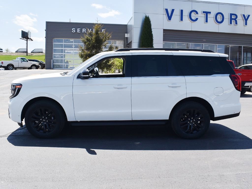 Certified 2025 Ford Expedition Active AWD/4WD image 2