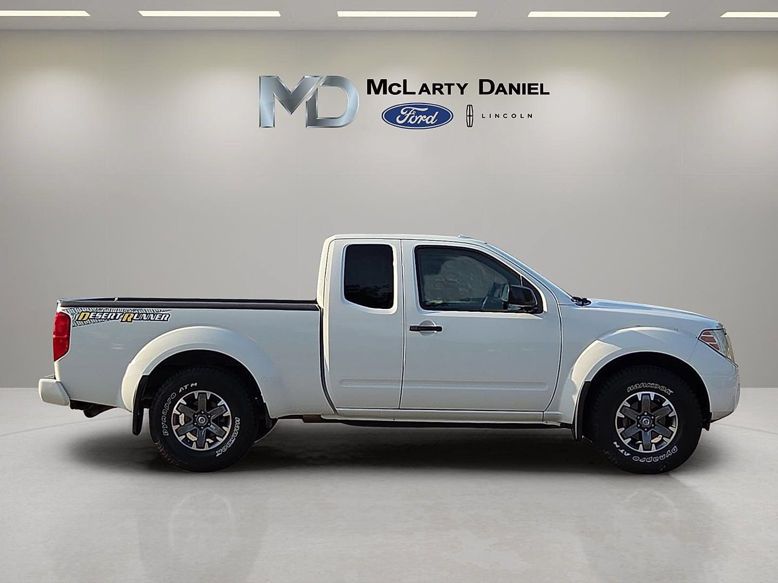 Used 2017 Nissan Frontier Desert Runner RWD image 6