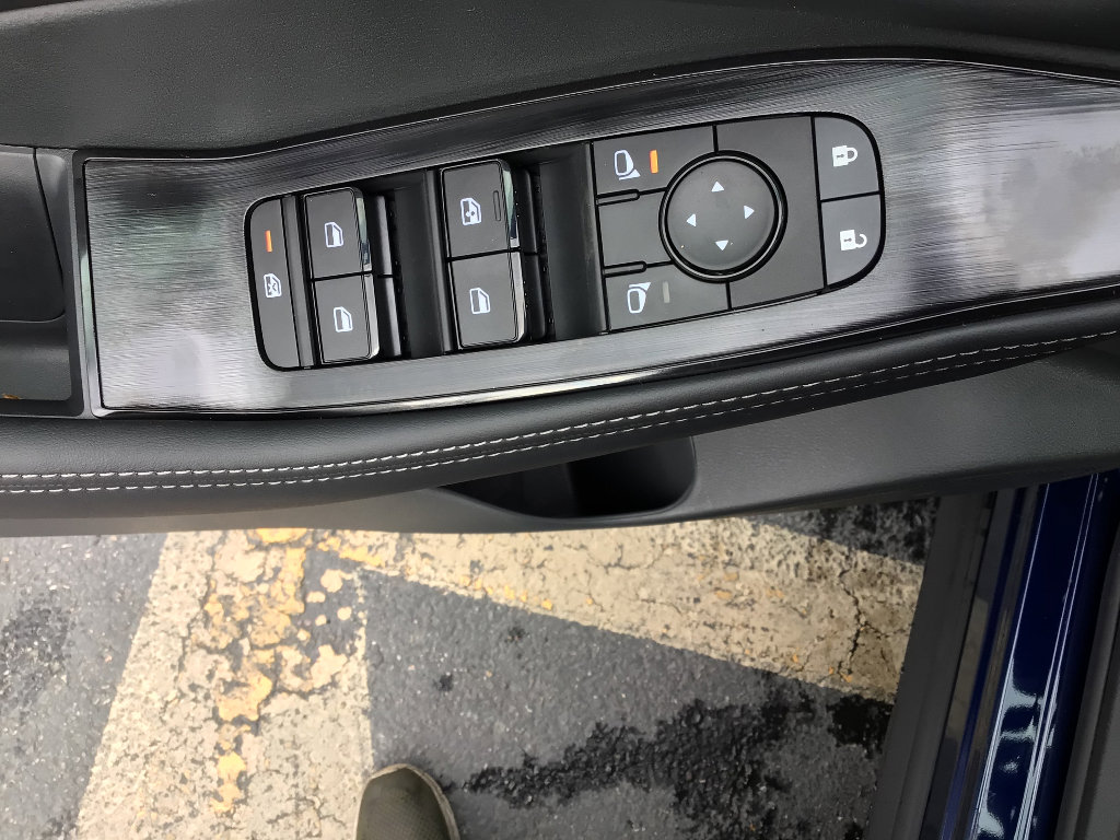 New 2026 Nissan Rogue SV image 8