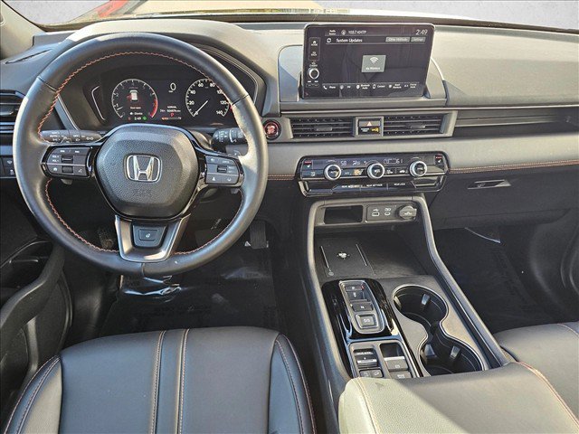Used 2025 Honda Pilot TrailSport image 21