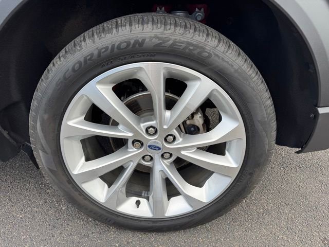 Used 2023 Ford Explorer Platinum w/ Technology Package image 11