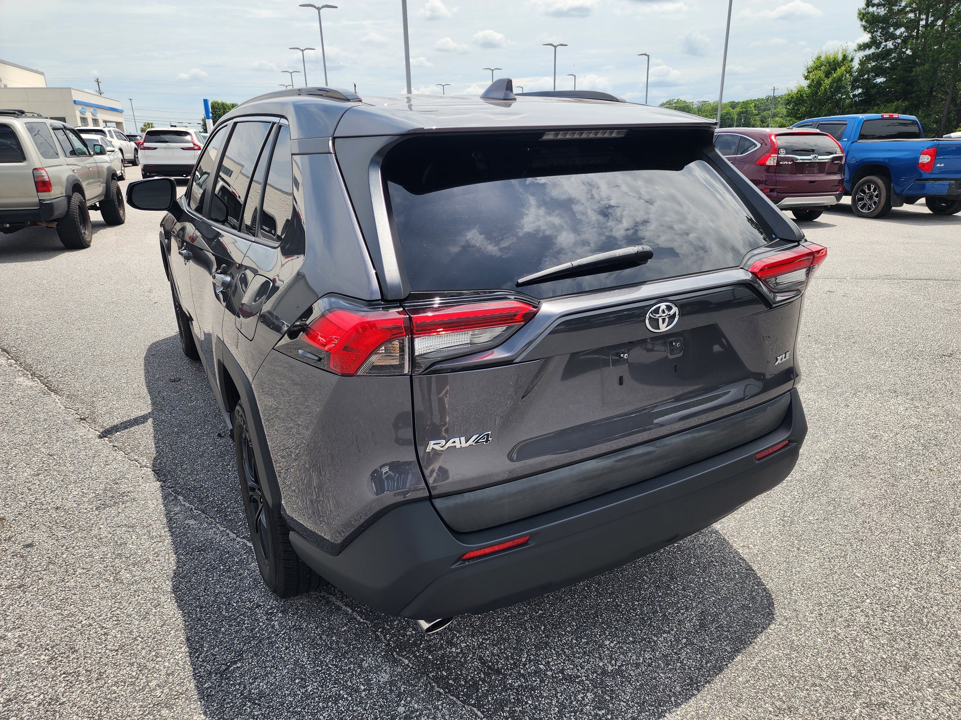 Used 2021 Toyota RAV4 XLE FWD image 7