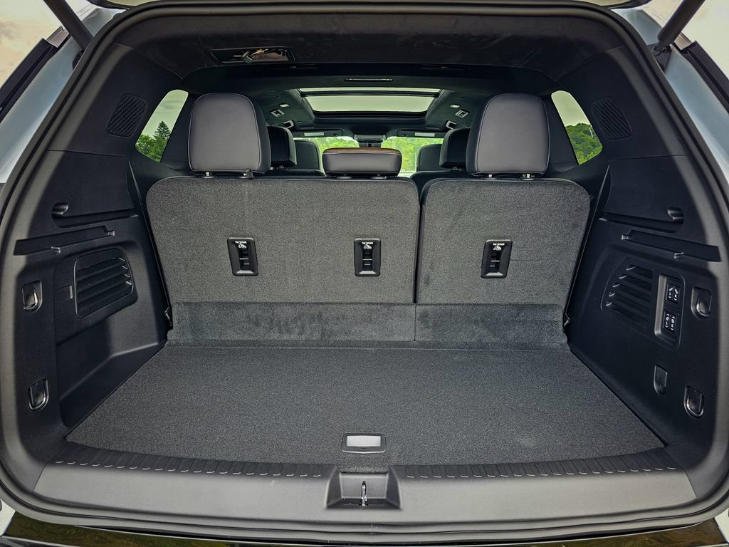 New 2026 GMC Acadia Denali Ultimate w/ LPO, Floor Liner Package AWD/4WD image 38