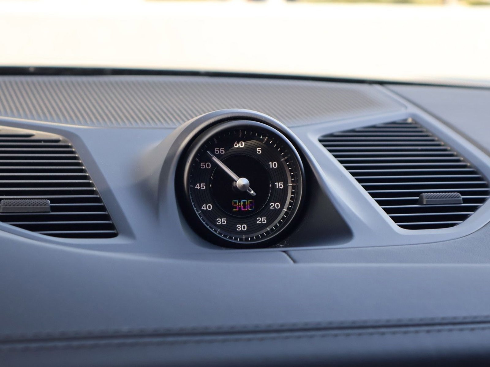 Certified 2025 Porsche Cayenne Coupe image 28