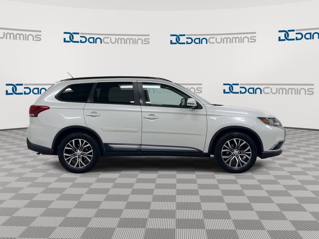 Used 2016 Mitsubishi Outlander SE AWD/4WD image 9