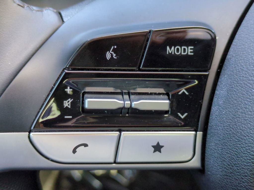 Certified 2025 Hyundai Elantra SEL image 25