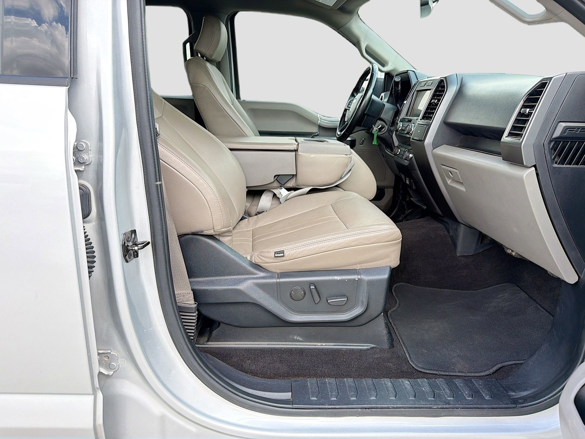 Used 2019 Ford F150 XLT w/ Equipment Group 302A Luxury RWD image 32