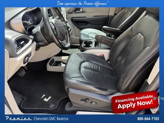 Used 2020 Chrysler Pacifica Touring-L FWD image 14