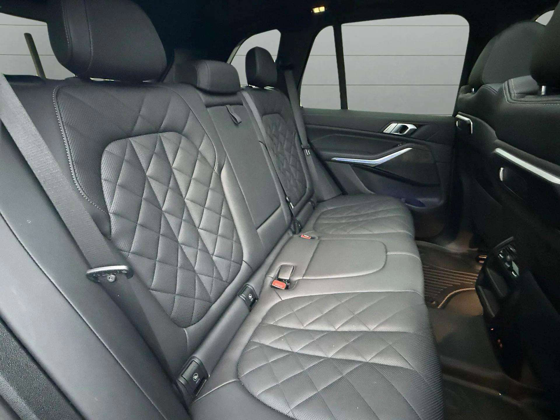 Used 2024 BMW X5 xDrive40i w/ M Sport Package image 21