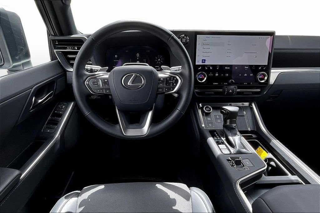 Used 2025 Lexus GX 550 w/ Cold Area Package image 8