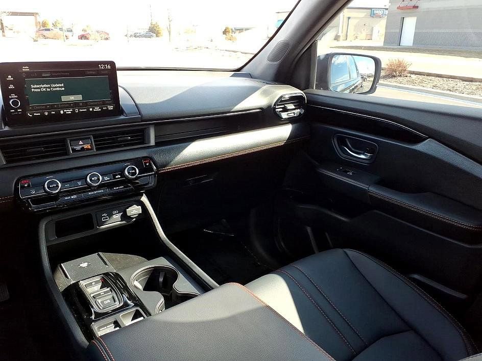 Used 2025 Honda Pilot TrailSport image 22