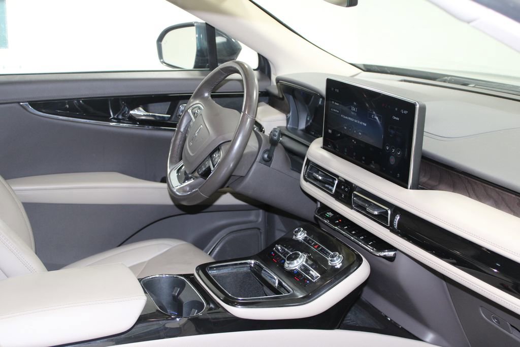 Used 2023 Lincoln Nautilus Reserve image 32
